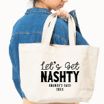 Bolso De Tela Personalizado del partido Bachelorette de Nashvill<br><div class="desc">¿Necesitas una bolsa de soltera que haga reír a todos? ¡Entonces esta mochila de tote de la Personalizado del partido Bachelorette de Nashville es perfecta para ti! No sólo es hilarante, sino que también dispone de mucho espacio para guardar todos los productos de tocador. Tanto si planeas una fiesta de...</div>