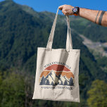 Bolso De Tela Personalizado Familia Reunión Viaje por carretera<br><div class="desc">Esta impresionante puesta de sol sobre montañas rocosas en la naturaleza hace una gran imagen para una reunión familiar en una bolsa de tote para un viaje por carretera o unas vacaciones de verano. Conmemorar este hermoso regalo de mantenimiento añadiendo su propio nombre y el año con nuestra herramienta de...</div>