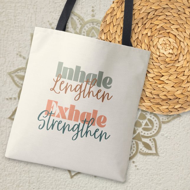 Bolso De Tela Pilatos de comillas de aumento de la inhalación po (Inhale Lengthen Exhale Strengthen Pilates Quote Yoga Fitness Tote Bag)