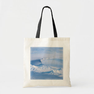 Bolso De Tela Pluma Emanando Del Volcán Kliuchevskoi.