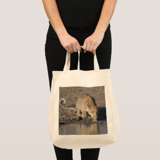 BOLSO DE TELA PRIMER PLANO DE LEOPARDO BEBIENDO