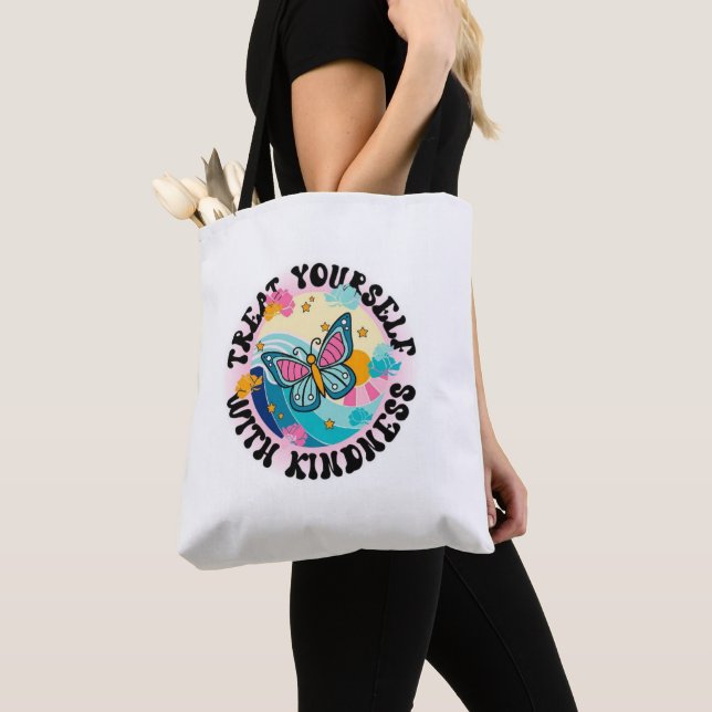 Bolso De Tela print with the phrase treat yourself with kindness (Detalle)
