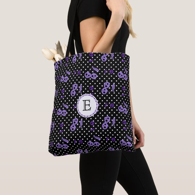 Bolso De Tela Puntos de polka con cráneo de cerezo Monograma (Detalle)