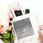 Bolso De Tela Purpurina Gris moderno marca nombre personalizado<br><div class="desc">Presentamos las exquisitas Sparkles de Purpurina Gris Moderno con el producto Nombre Personalizado, una impresionante combinación de diseño contemporáneo y elegancia personalizada. Este producto presenta un entorno cautivador en un moderno tono gris, exuberante sofisticación y estilo. El color sobrio y a la vez moda prepara el escenario para el fascinante...</div>