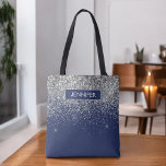 Bolso De Tela Purpurina Monograma de la Marina Blue Silver Glam<br><div class="desc">Añada su propio nombre o Monograma Plata y Purpurina de imitación azul de la Marina y Sparkle Moderno y Elegante Bolsa de Moda de lujo. Esta Bolsa puede ser utilizada por Médicos, enfermeras, Estilistas de pelo, Salón de belleza, Artista de maquillaje, Masaje y Spa, Lash ocular, Fila ocular, Trabajadores de...</div>