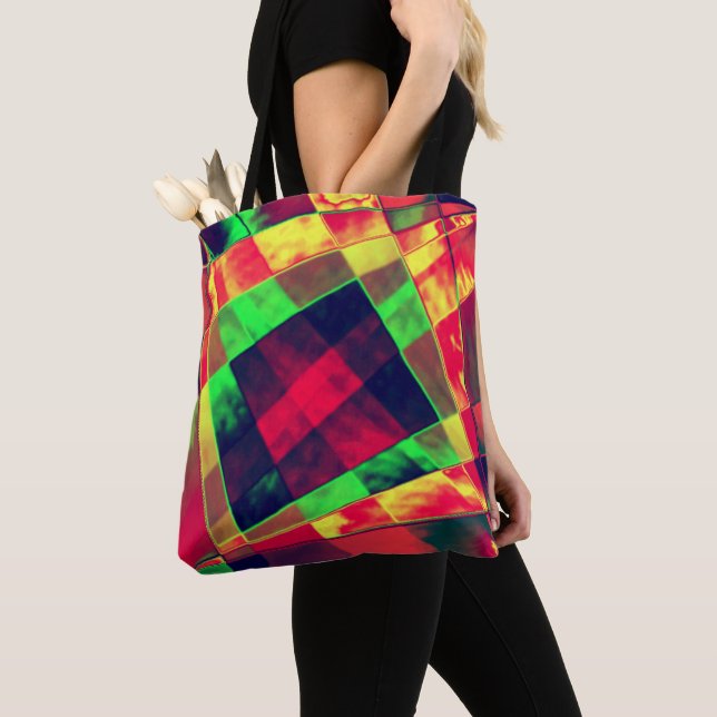 Bolso De Tela Rectáreas inclinadas y deshilachadas que se solapa (Detalle)