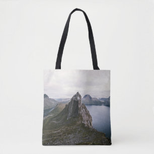 BOLSO DE TELA ROCAS GRIS CERCA DEL LAGO