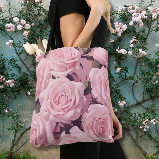Bolso De Tela Rosa de terciopelo rosa de los jardines de Allover (Pink Velvet Rose Petals Tote)