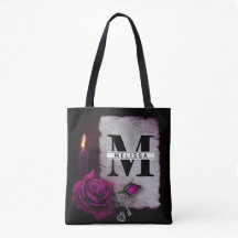 Rosa gótico, velas, pergamino y cesto