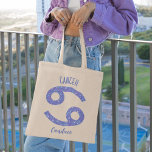 Bolso De Tela Rótulo Astrología de Cáncer de bonito Cumpleaños P<br><div class="desc">Este bolso de tote de cáncer de bonito,  morado y lavanda personalizado,  muestra tu signo astrológico del Zodiac en un brillo hermoso como las constelaciones. Personalizar este lindo regalo con tu nombre en bello guión cursivo para alguien con un cumpleaños de finales de junio o principios de julio.</div>