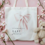 Bolso De Tela Rubor Pink Bow Baby Shower<br><div class="desc">Añada un toque de elegancia y dulzura a la celebración de su ducha de bebé con esta bolsa de moda con un delicado arco rosado y un monograma inicial de guión personalizado. El diseño suave y femenino lo convierte en el accesorio perfecto para las futuras madres o invitados, añadiendo un...</div>