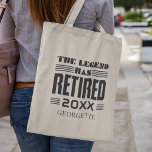 Bolso De Tela Se ha retirado la leyenda de retiro de jefe person<br><div class="desc">Este lindo regalo de despedida está destinado a hacer el día de alguien en su fiesta de retiro. Puede cambiar el año de jubilación y añadir un nombre haciendo clic en el botón "Personalizar" de arriba. Hace un gran regalo para tu mejor compañero de trabajo o jefe</div>