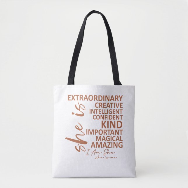 Bolso De Tela "She is Me" Mocha Mousse Affirmation Typography (Anverso)