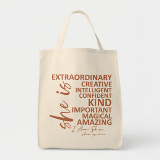 Bolso De Tela "She is Me" Mocha Mousse Typography