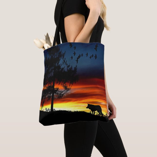 Bolso De Tela Silueta negra de lobo, pájaros y árboles al atarde (Detalle)