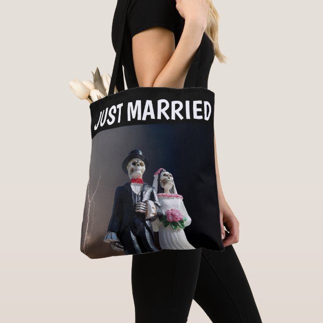 BOLSO DE TELA SKELETON COUPLE ACABA DE CASARSE CON TOTE BODA (Detalle)