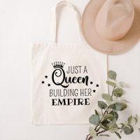Solo una Reina Construyendo su Corona Imperial