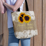 Bolso De Tela Sunflowers burlap lace boda de honor<br><div class="desc">Verano rústico elegante o otoño otoño boda elegante madre de la novia / madre del novio / dama de honor / matrona de honor / chica de flores bolsa de tote en burlap de imitación beige con hermosas flores de oro y bordes de encaje blancos en ambas caras. Fácil de...</div>