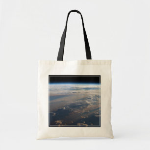 Bolso De Tela Sunrise arroja largas sombras sobre el mar de Fili