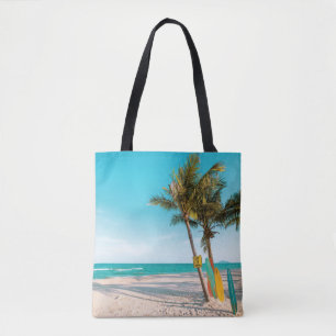 Bolso De Tela Surf board en la playa tirando almohada