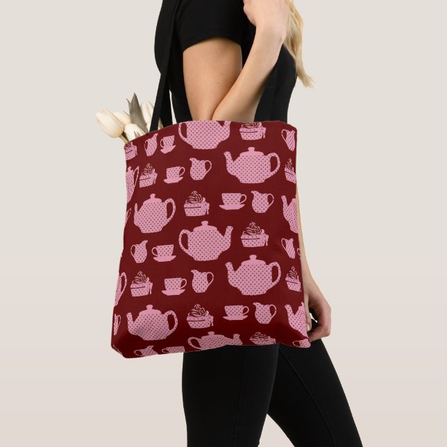 Bolso De Tela Té de Punto de Polka Rosa puesto en patrón Borgoña (Detalle)