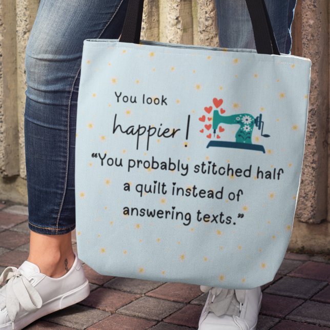 Bolso De Tela ¡Te ves más feliz! Costó un tejido (You look happier! "You probably stitched half a quilt instead of answering texts" Tote bag)