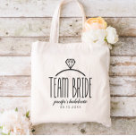 Bolso De Tela Team Bride Bachelorette<br><div class="desc">Tote de novias en equipo con el ilustracion de un anillo de diamantes. Personalice con el nombre de la novia en un guión de caligrafía de bonito.</div>