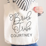 Bolso De Tela Tribu de novias Negra Moderno Script Personalizado<br><div class="desc">El guión moderno y casual de la caligrafía negra de la moda "Tribu de novias" boda tote bag femenino incluye texto personalizado que puede ser personalizado para el equipo de tu fiesta nupcial. ¡Ideal para las damas de honor en la fiesta de la soltera y el fin de semana boda!...</div>