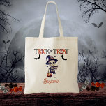 Bolso De Tela Trick o trato de Halloween con niño esqueleto<br><div class="desc">Diseño de esqueleto y murciélagos "Trick or Treat".</div>