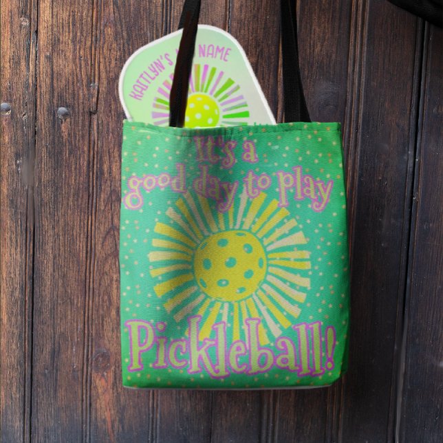 Bolso De Tela Un Buen Día Verde Para Jugar Al Pickleball (Pretty green background for this pickleball tote bag.)