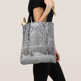 Bolso De Tela Un camino a través del bosque invernal encantado
