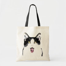Un gato blanco y negro que se ríe