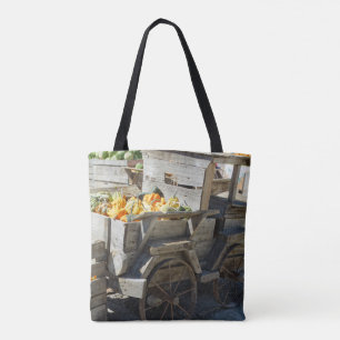 Bolso De Tela Un pequeño camión de madera con calabazas y garras