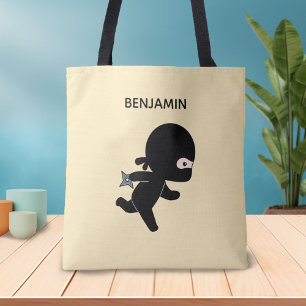 Bolso De Tela Un pequeño Ninja que ejecuta el nombre personaliz
