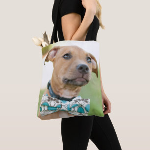 Bolso De Tela Un perrito de Brown lleva una pajarita colorida