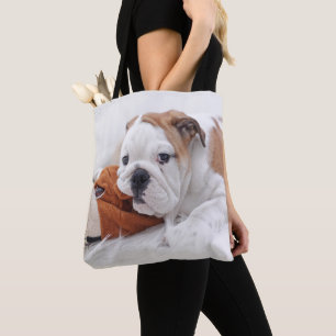 Bolso De Tela Un perrito inglés del bulldog que juega con un