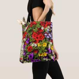 Bolso De Tela Una colorida canasta de flores anuales de verano