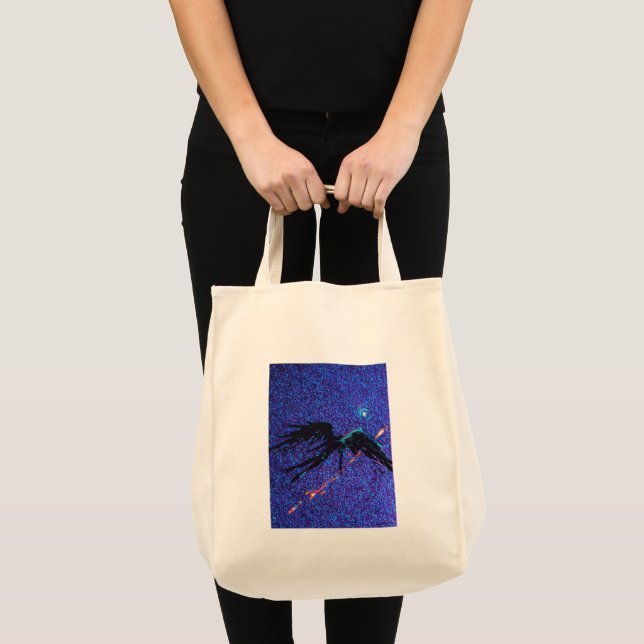 Bolso De Tela Una figura alada oscura sobrevolando el espacio (Anverso (producto))