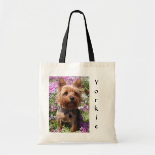 Bolso De Tela Una pipa yorkie en un lienzo de presupuesto en un
