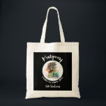 Bolso De Tela Vacaciones familiares de verano en negro<br><div class="desc">Una elegante bolsa de té ofrece un ilustracion de vacaciones de verano sobre un fondo negro junto con su nombre familiar y el año con letras de moda. Bolsas perfectas para llenar cosas divertidas para todos en sus vacaciones. COINCIDIENDO elementos de nuestra colección.</div>