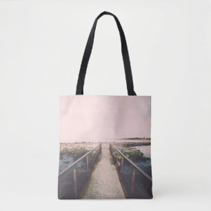 Bolso De Tela Viejo puente con rieles metalizado oxidados cerca 