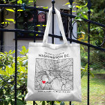Bolso De Tela Washington, DC. Localizador de amor | Boda de mapa<br><div class="desc">Una bolsa de té divertida para un boda o cualquier otra ocasión que tenga lugar en la hermosa ciudad de Washington, DC. Este tote cuenta con un mapa de la parte superior del centro de la ciudad dentro de un marco de caja de borde negro. En la parte superior encontrarás...</div>