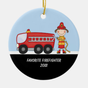 Bombero adorable con el ornamento del coche de