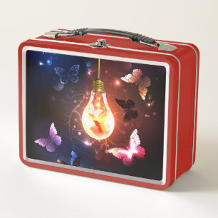 Bombilla brillante con mariposas nocturnas