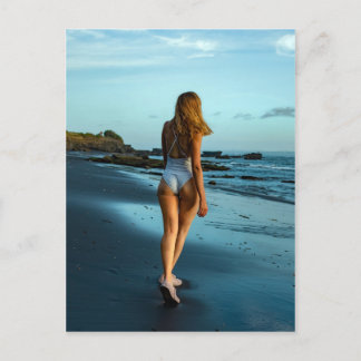 Bonita postal de Ocean Beach en bikini