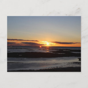 Bonita puesta de sol en postal islandesa