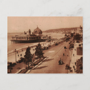 Bonita tarjeta postal de playa y casino en el pase