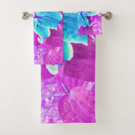 Bonito Aqua Blue Stargazer Lily sobre el morado