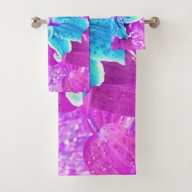 Bonito Aqua Blue Stargazer Lily sobre el morado (In situ)