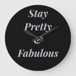 Bonito elegante y reloj fabuloso